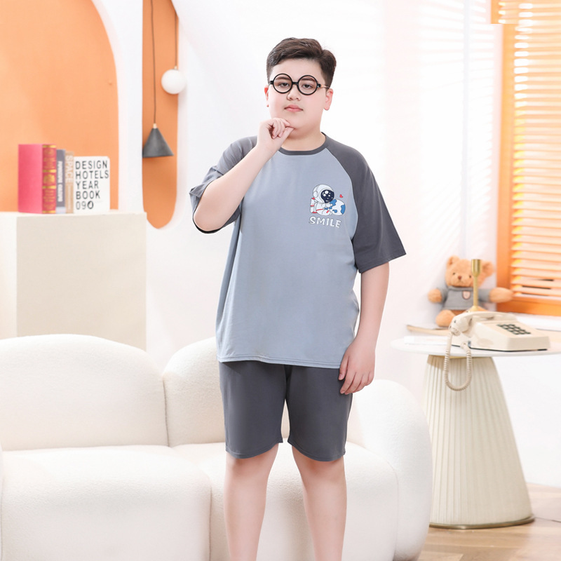 子供のパジャマは太っています。子供は夏に薄手で太っています。|undefined