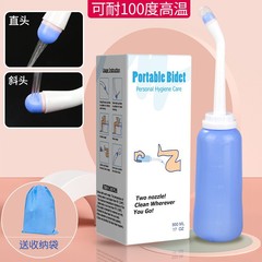 手持ち式の携帯型の洗濯器の清潔器の赤ちゃんはお尻を洗います。