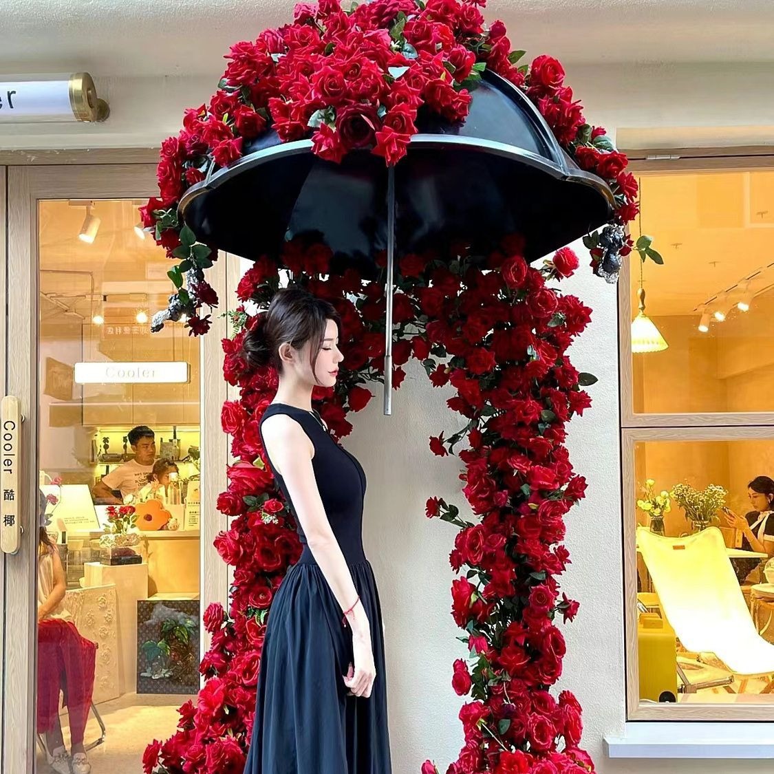 Simulación de rosas de tela de terciopelo único cascada de flores de pared de flores de diseño de fondo decoración de red rosas rojas