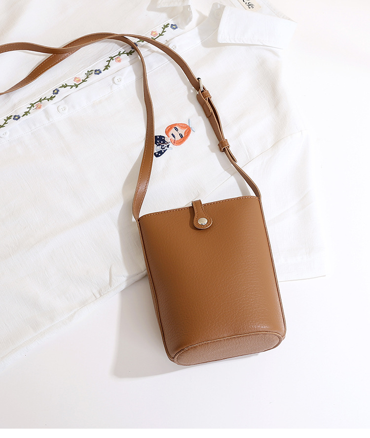 Women's Pu Leather Solid Color Basic Bucket Zipper Buckle Phone Wallets display picture 21