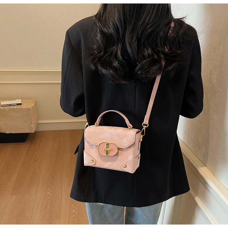 Fashionable and trendy small bag 2025 new women's bag, summer casual and simple crossbody bag, hand-held texture small square bag undefined