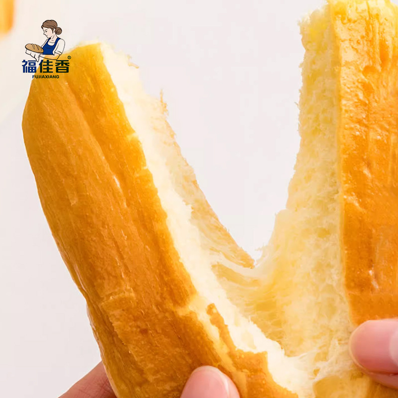 福佳香は柔らかいパンを裂いて朝食の柔らかいパンを全部詰めて飢えを満たします。|undefined