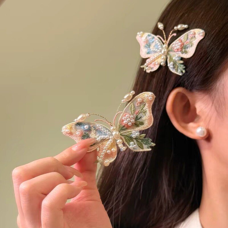 【Mojie Zhuxu】2026 New Model Exquisitely Crafted Pink Embroidered Pearl Butterfly Hairpin for Women, New Chinese Style Hair Accessory 【Mojie Zhuxu】2026 New Model Exquisitely Crafted Pink Embroidered Pearl Butterfly Hairpin for Women, New Chinese Style Hair Accessory