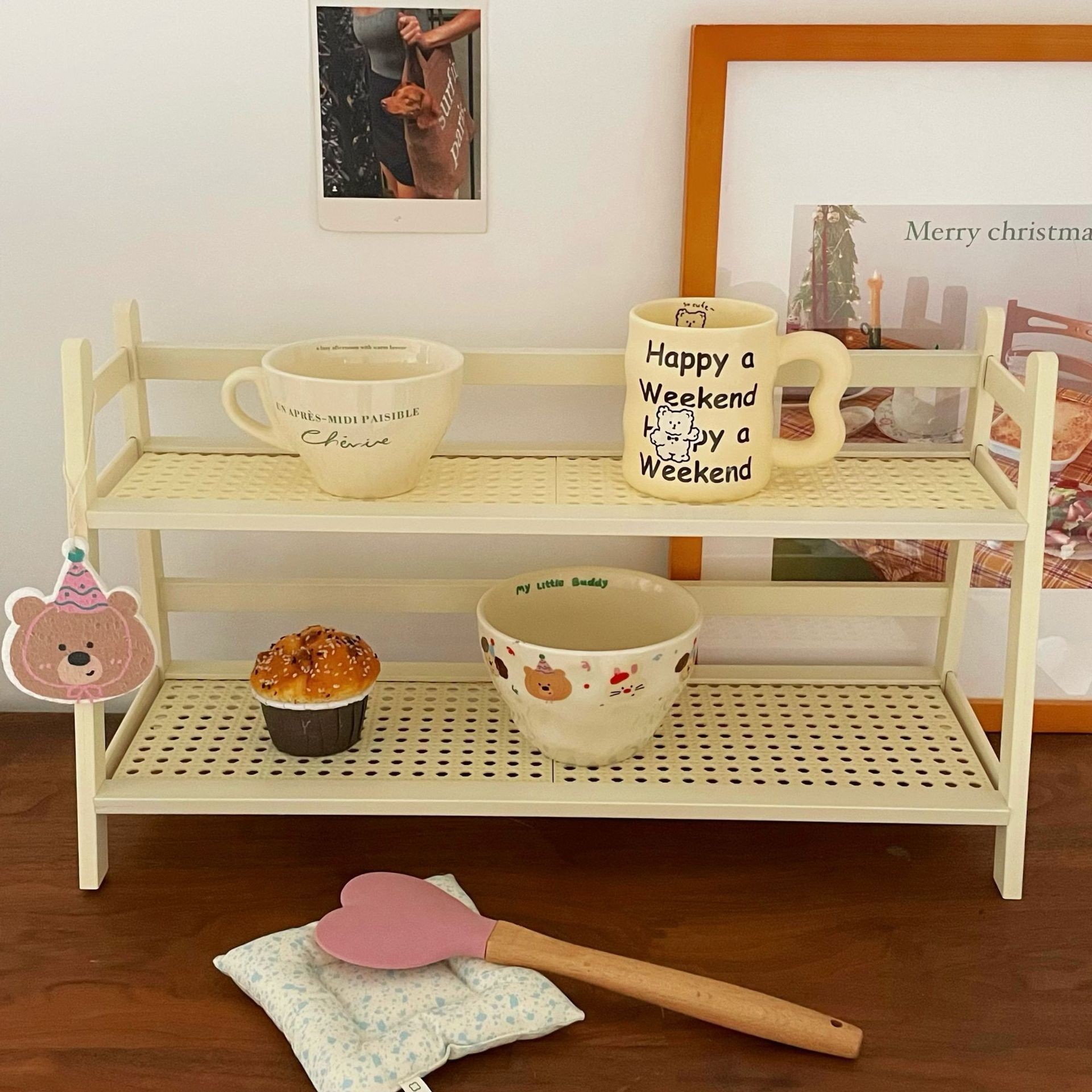 Ins estilo medieval tela de caña cremosa de doble capa escritorio estante dormitorio oficina cocina taza estante de acabado
