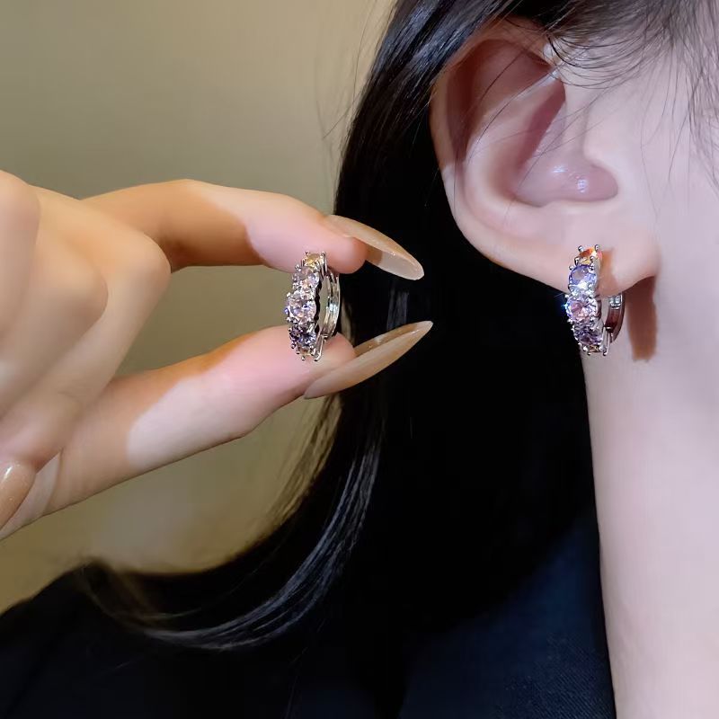 Europa y los Estados Unidos ins aretes de círculo de viento nicho de diseño de aretes de zircon ligero lujoso temperamento amplio aretes de viento de vacaciones