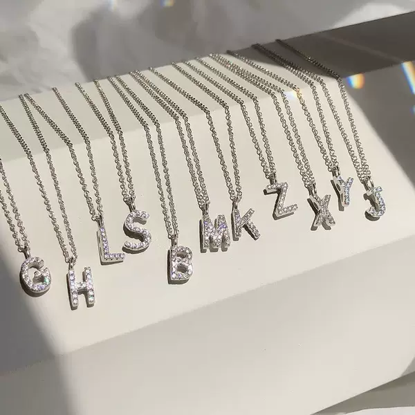 26 Letter Necklace for Women 2024 New Clavicle Chain for Women Niche Design Name Letter Bestie Pendant Necklace
