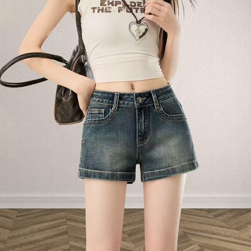Tight-Fitting Embroidered Stretch Denim Shorts for Women, Summer Versatile High-Street Style, Flattering and Slimming Straight-Cut Hot Pants, Pear-Shaped Body Slimming Tight-Fitting Embroidered Stretch Denim Shorts for Women, Summer Versatile High-Street Style, Flattering and Slimming Straight-Cut Hot Pants, Pear-Shaped Body Slimming