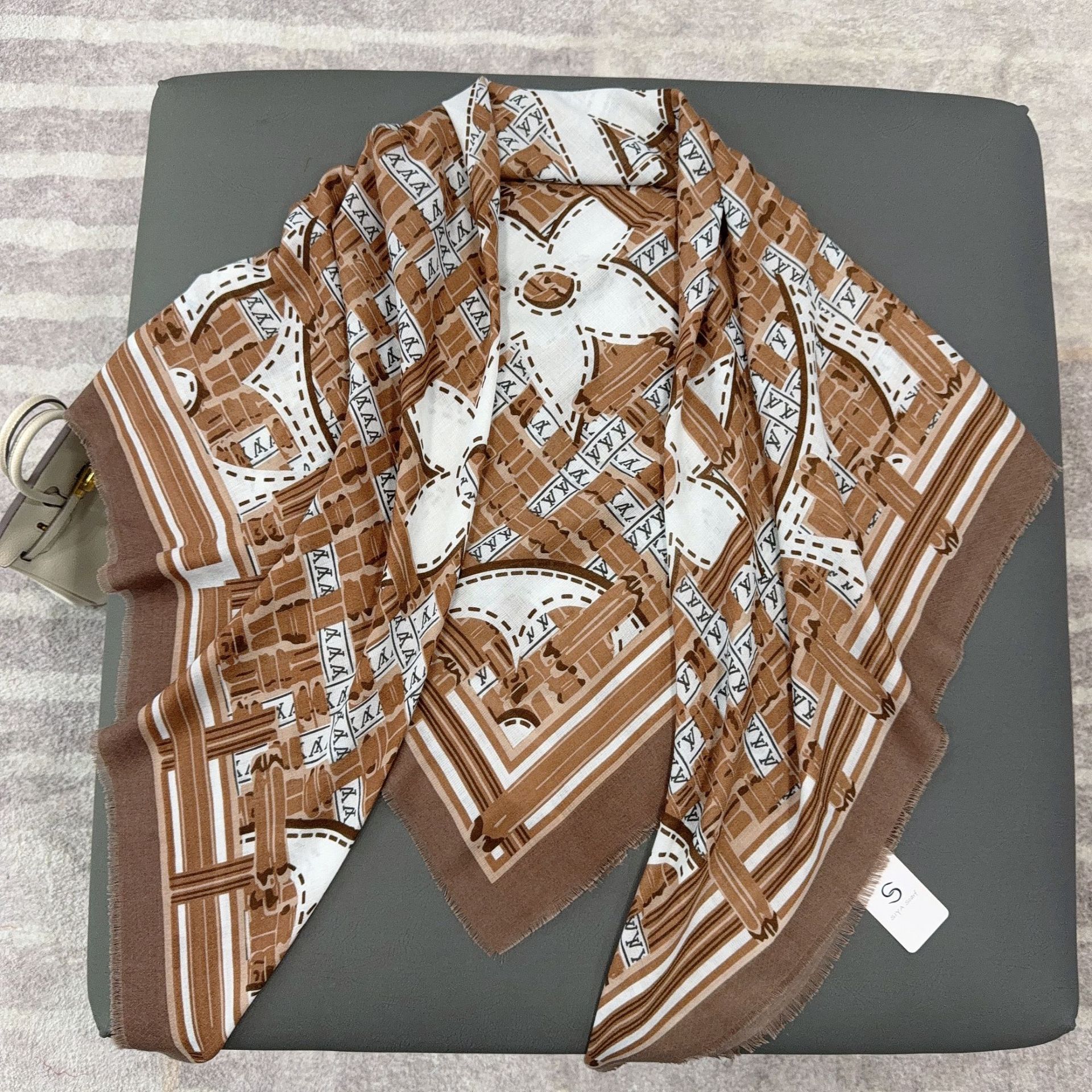 Nueva moda caliente bufanda impresa suave algodón Lino sensación señora chal elegante temperamento decorativo cuadrado bufanda en stock