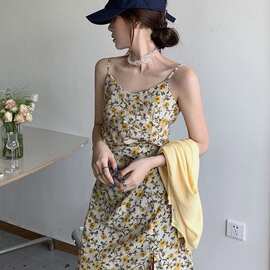 小开叉领黄色碎花法式吊带连衣裙温柔风甜美梗桔初恋短裙子女夏