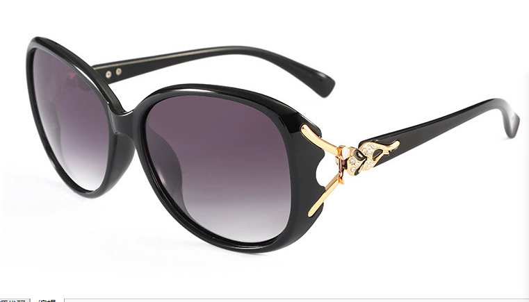 Sunglasses for Women 8842, Fox-Head Accent, Gradient Lenses, Driving Fashion Look