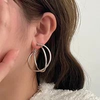Легкие роскошные японские и корейские глянцевые серьги-кольца для женщин, простые и крутые стильные серьги, нишевые серьги индивидуального дизайна
