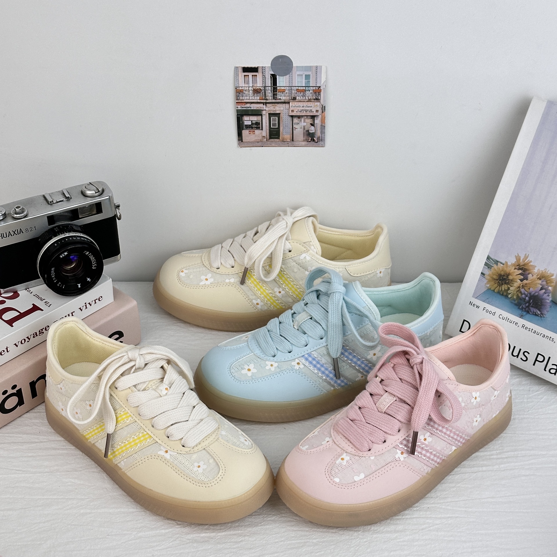 Yuanbo coreano zapatos de skate para mujeres 2025, verano nuevo bordado con zapatos blancos con falda retrógrada zapatos de entrenamiento alemán