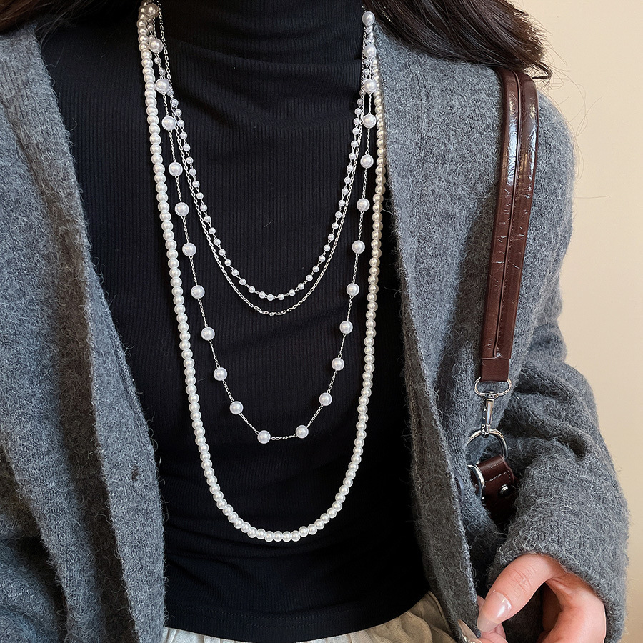 不規則な長いタイプの真珠のネックレスのフランス式の軽い豪華な気質のセーターのチェーンの小さい大衆のシンプルで高級感の項は卸売りの女性を飾ります。