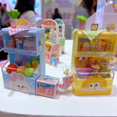 創意DIYミニシミュレーションスーパーの売店は車の間食棚を押して手作りします。