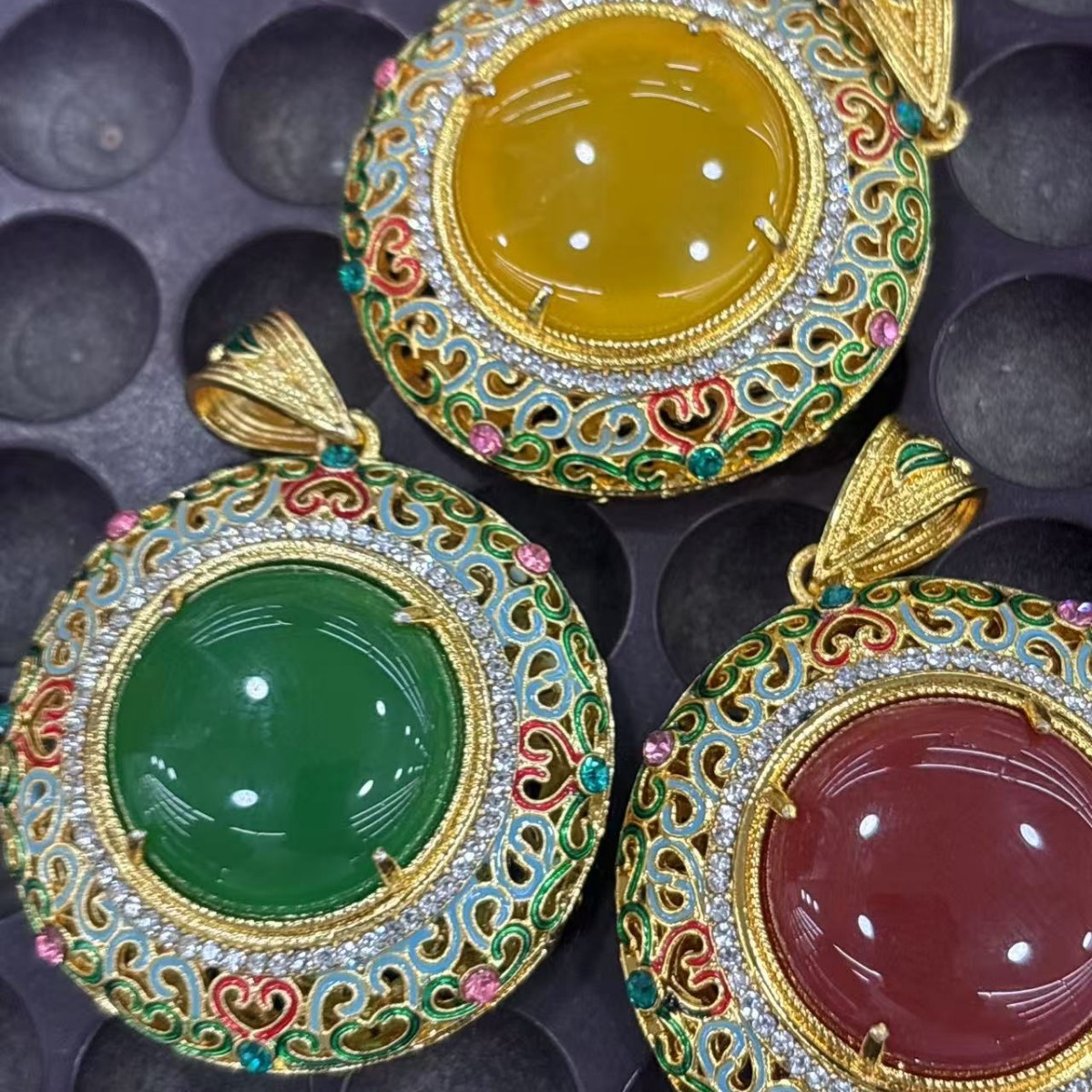 眷钰 高冰高质量天然玉髓镶金属镂空项链女工厂批发代