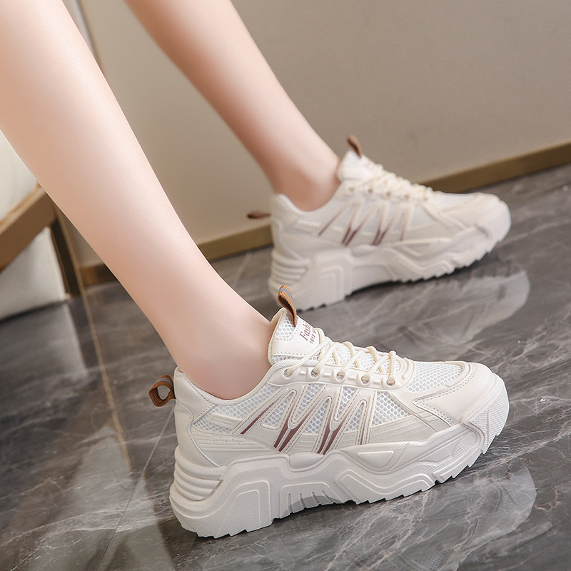 Comercio exterior zapatos de papá y mujer 2026 primavera zapatos casuales de malla de moda ligera zapatos deportivos de estudiantes de suela gruesa marca de moda
