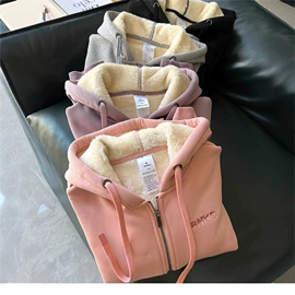 男式针织衫;女式牛仔裤;半身裙