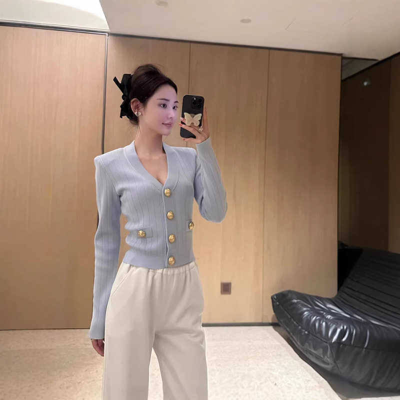 Top-Tier Version Sp26 New Style Elegant Socialite V-Neck Gold Button Thin New Knit Cardigan Long-Sleeve Stylish Top