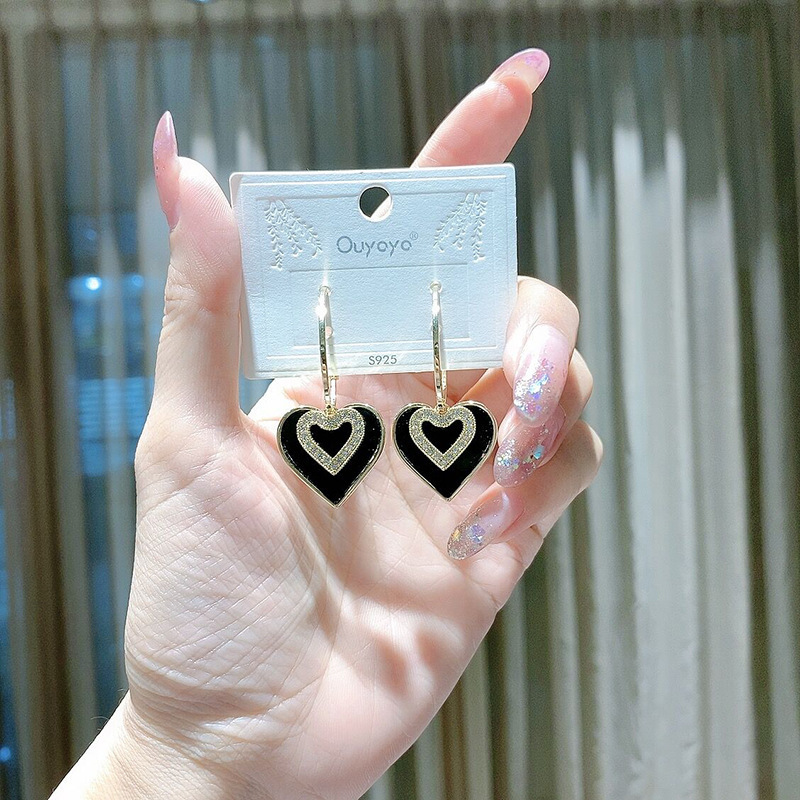 Fashion Simple Heart Diamond Earrings display picture 3