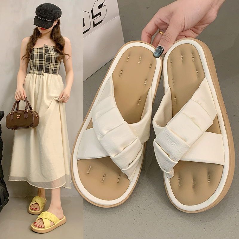 Korean High-End Flats-Soled Slippers for Women's Summer Outer Wear Fashion 2025 New Soft-Soled Non-Slip Casual Sandals