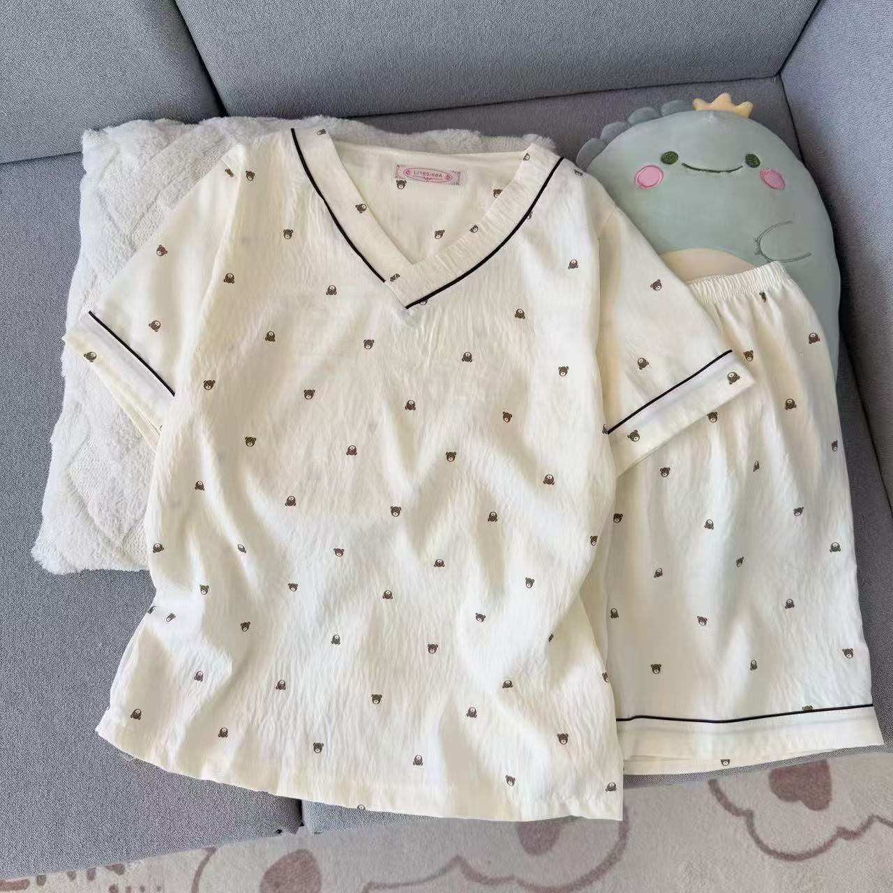 Al por mayor transfronterizo de Vietnam nubes de algodón de manga corta pantalones cortos pijamas de niñas de cuello en V chaqueta de dibujos animados set de ropa para el hogar