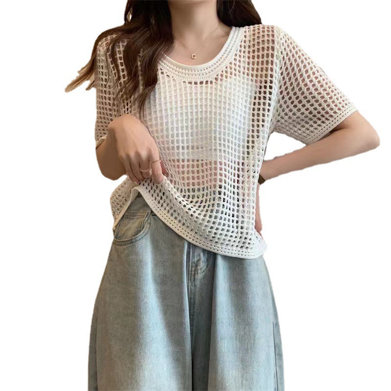 丸首のプルオーバーの透かし彫りの半袖のニットの女性の夏の薄いタイプのゆったりしていて甘いかわいい短い上着のセクシーなブラウス
