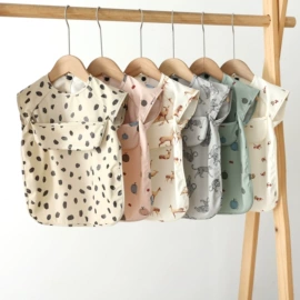 罩衣;围嘴围兜;隔尿用品