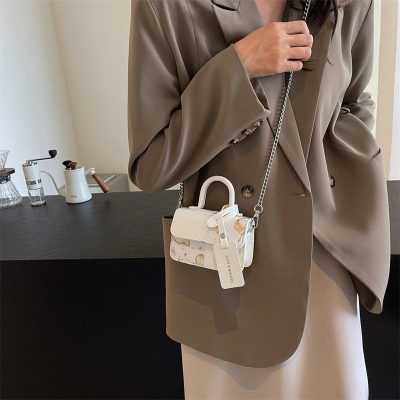 Bolso popular de este año 2025, otoño nuevo pequeño fresco mariposa bolso de hombro de mujer, bolso de empalme de moda