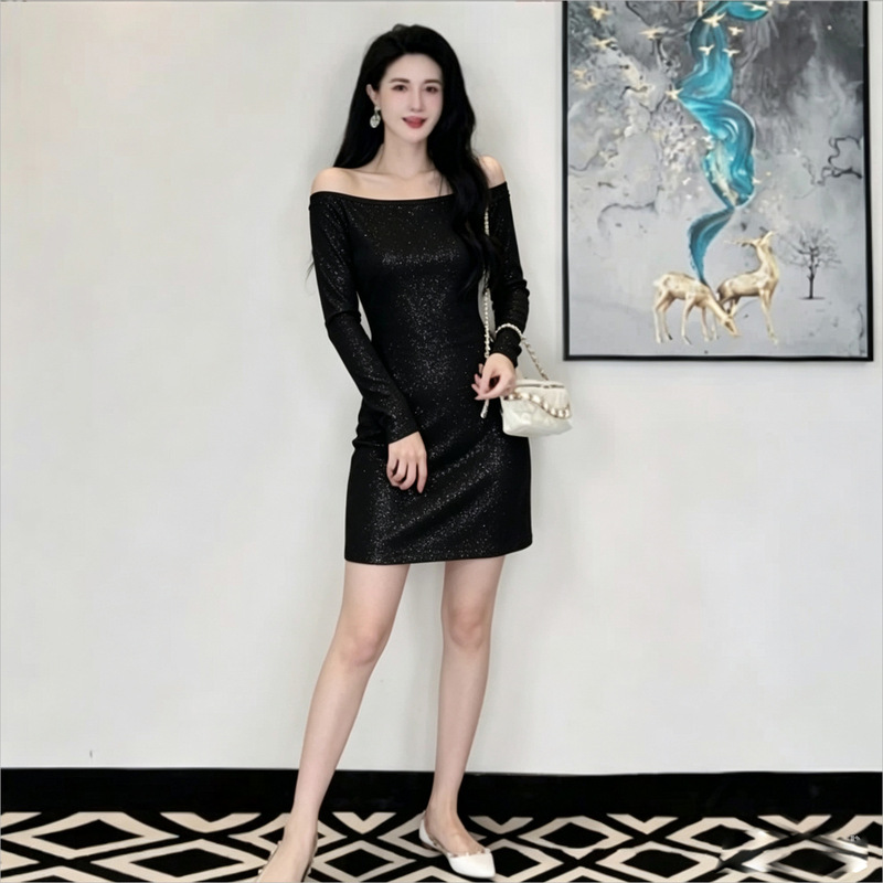 Autumn new collection: Sun Qian's style, black one-shoulder, slim-fit, long-sleeved, sweet and alluring off-the-shoulder dress
