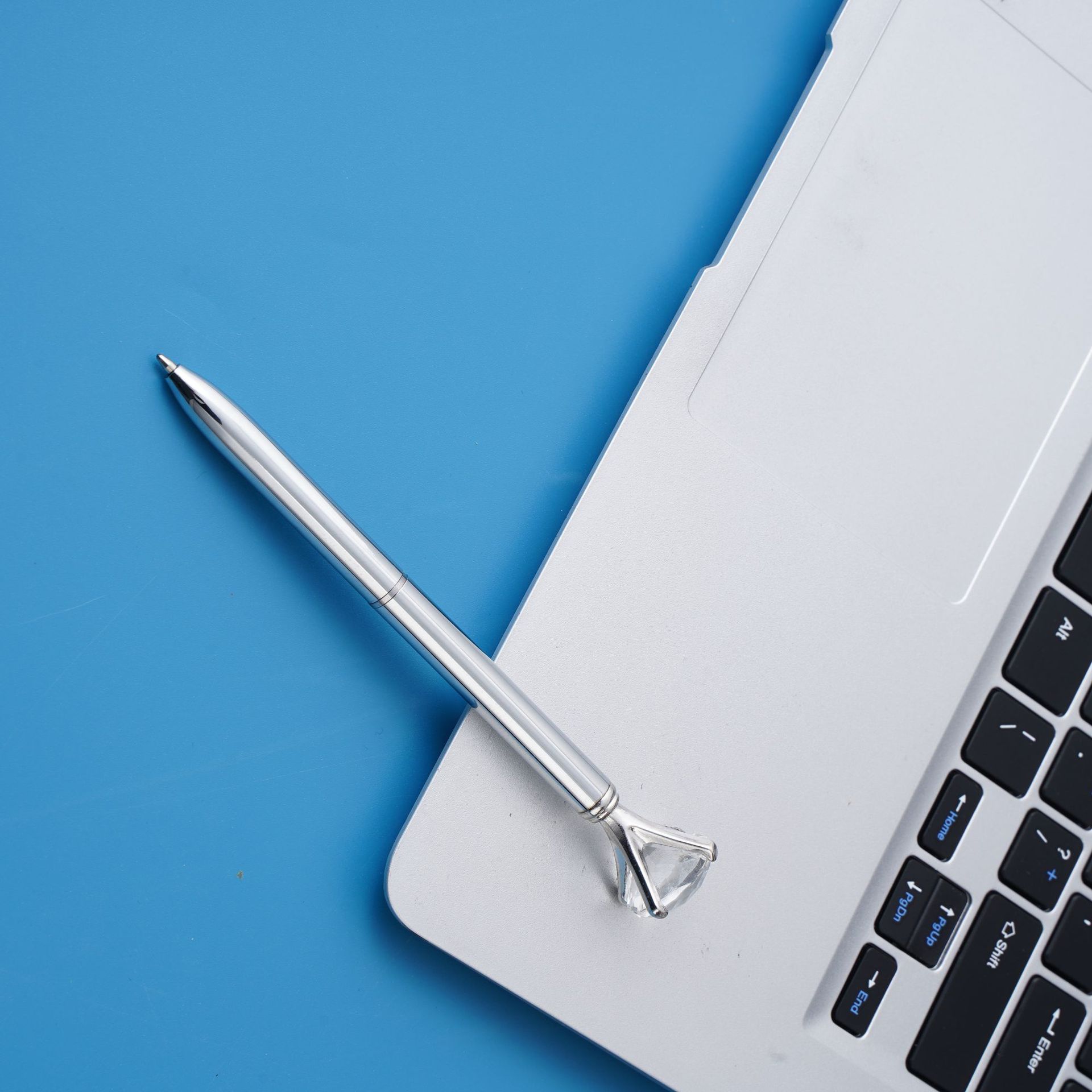 Fábrica al por mayor multicolor en stock bolígrafo de diamantes ins estilo Oficina pluma de metal Logotipo de impresión