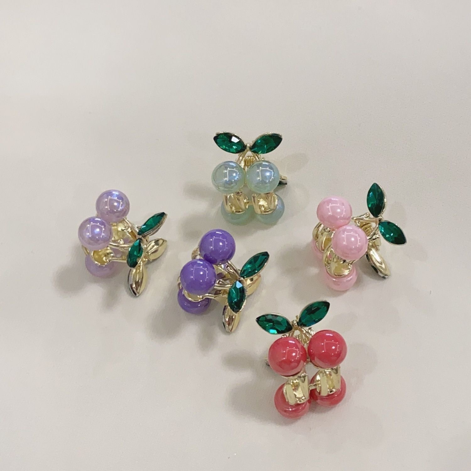 6g Weight Hair Claws Hair Accessories Type 1 Piece Quantity Holiday, Street Occasion Imitation Pearl Material Cherry Pattern All Seasons Season Women's Gender Cute, Sweet Style Cute Sweet Women's Cherry Imitation Pearl Hair Claws 4