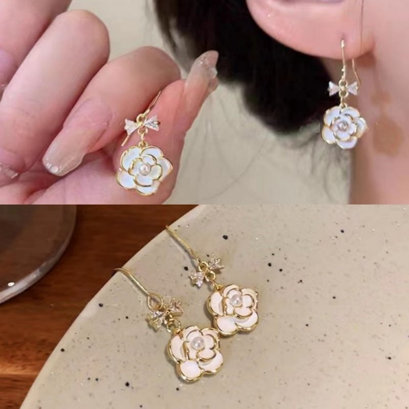 Cute sophisticated fashionable elegant small design trend earrings