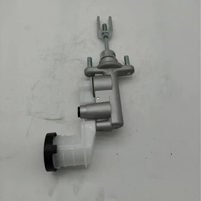 Clutch master cylinder for Isuzu