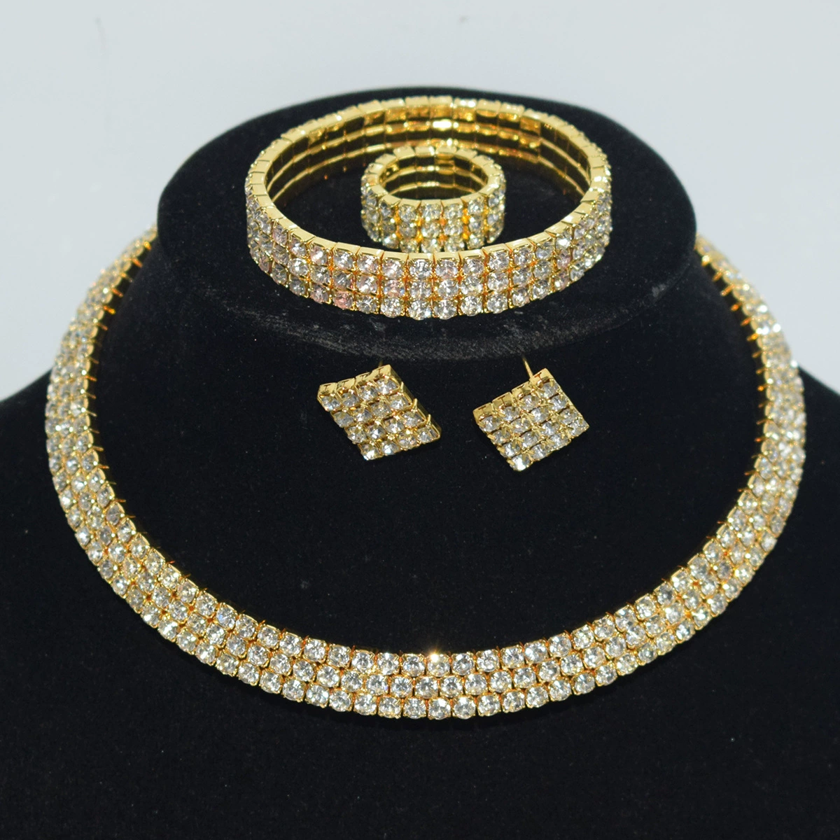 Accessory for bride, choker, bracelet, earrings, set, necklace, chain, gold and silver