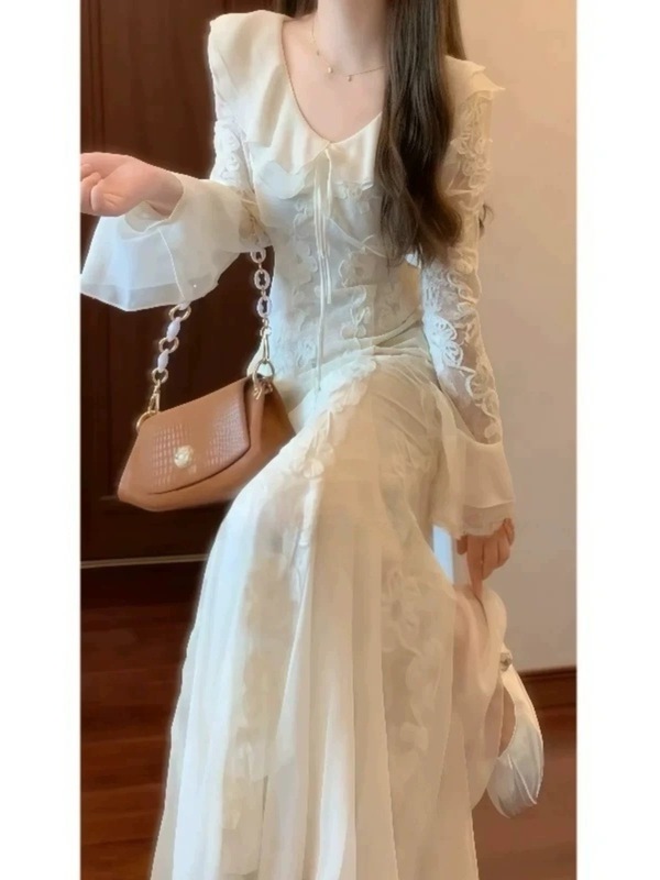 法式重工蕾丝连衣裙子女2025新款今年流行气质显瘦喇叭袖长裙子秋|undefined