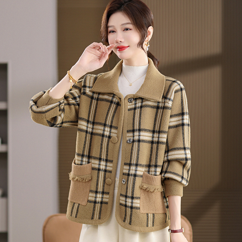 洋气妈妈外套秋2025新款时尚针织开衫中老年女秋冬款气质减龄风衣|undefined
