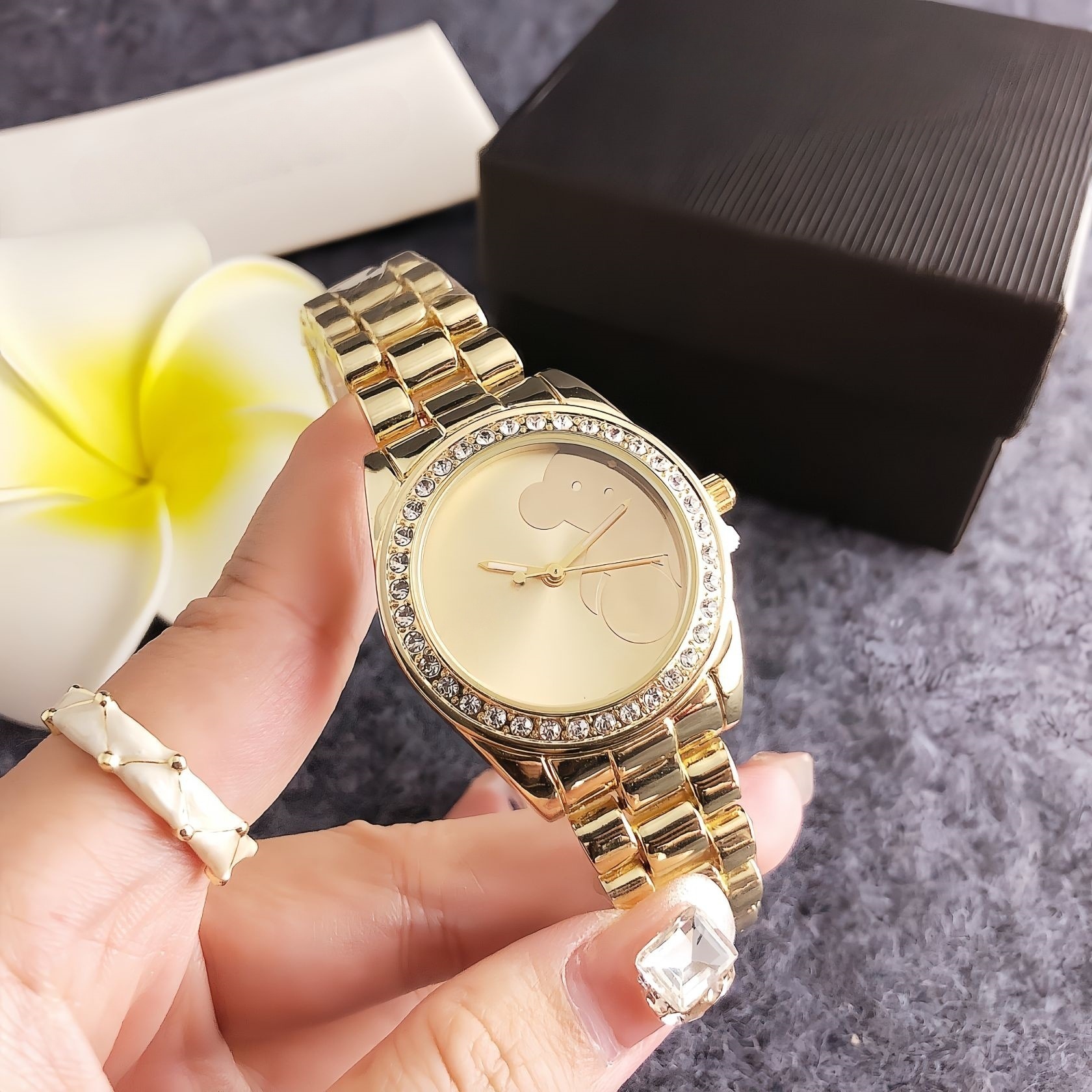 Watch Strap Small and Exquisite Retro Round Simple Watch Women's Fashion Trend Pointer Outdoor Sports Watch