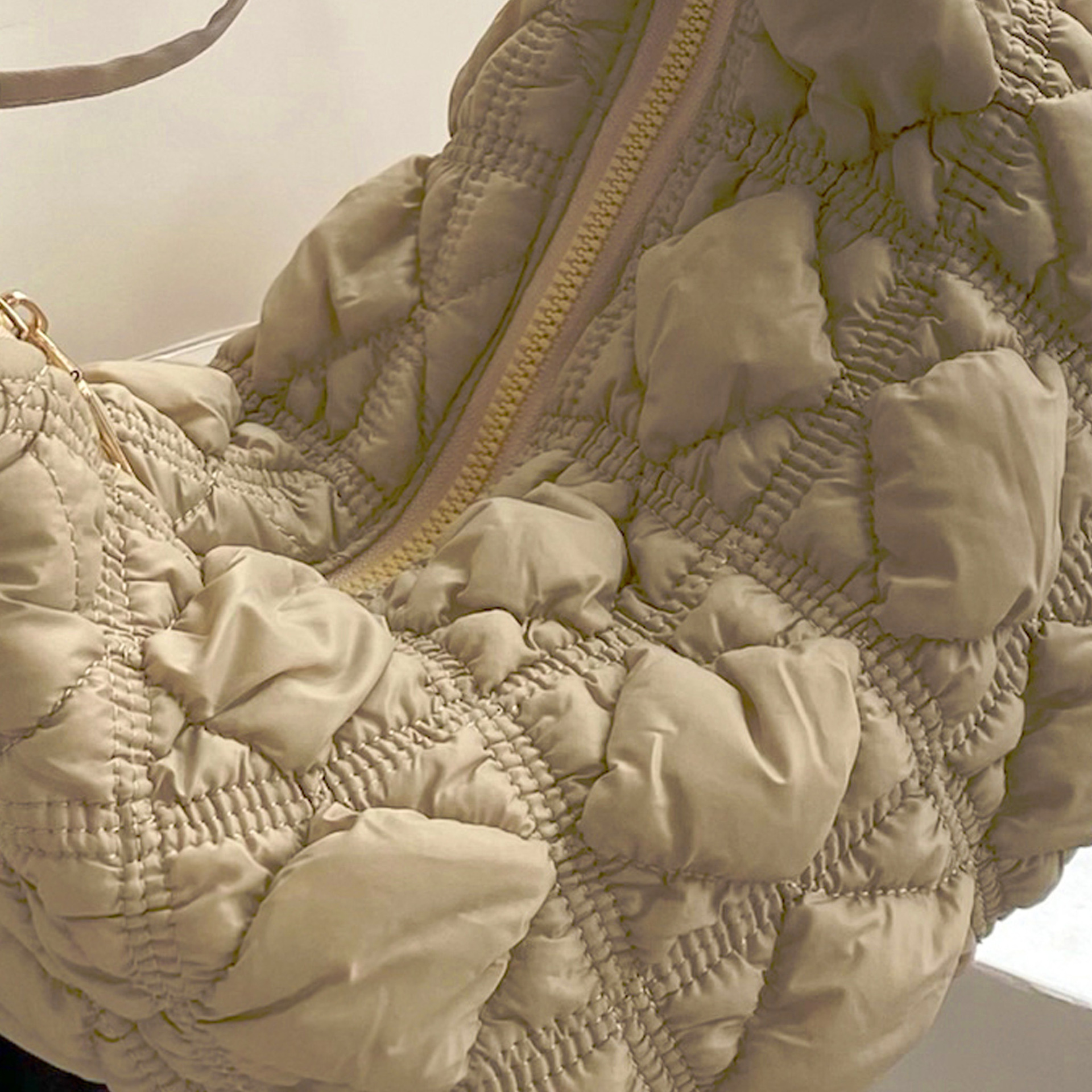 Bolsas Nueva Nube plisada bolsa de burbuja de nicho casual estilo Coreano abajo Chaqueta de algodón bolsa de hombro crossbody bolsa dumpling