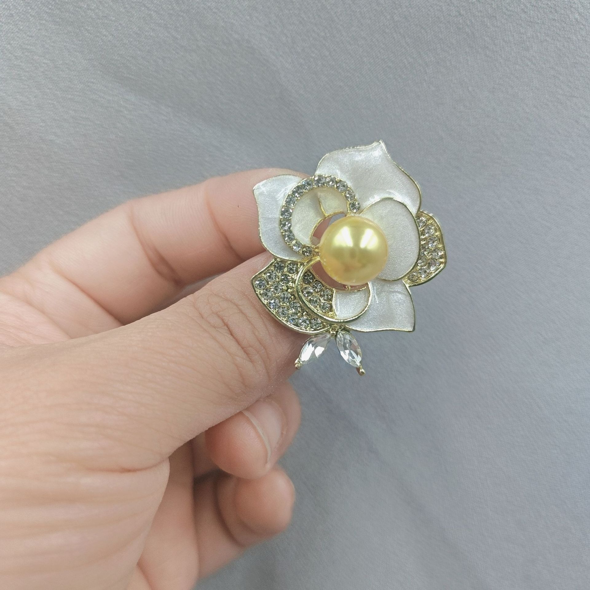 New Camellia Pearl For Women, High-end Fashion Vintage Versatile Clothing Accessory, Elegant And Stylish Brooch_voghion.com