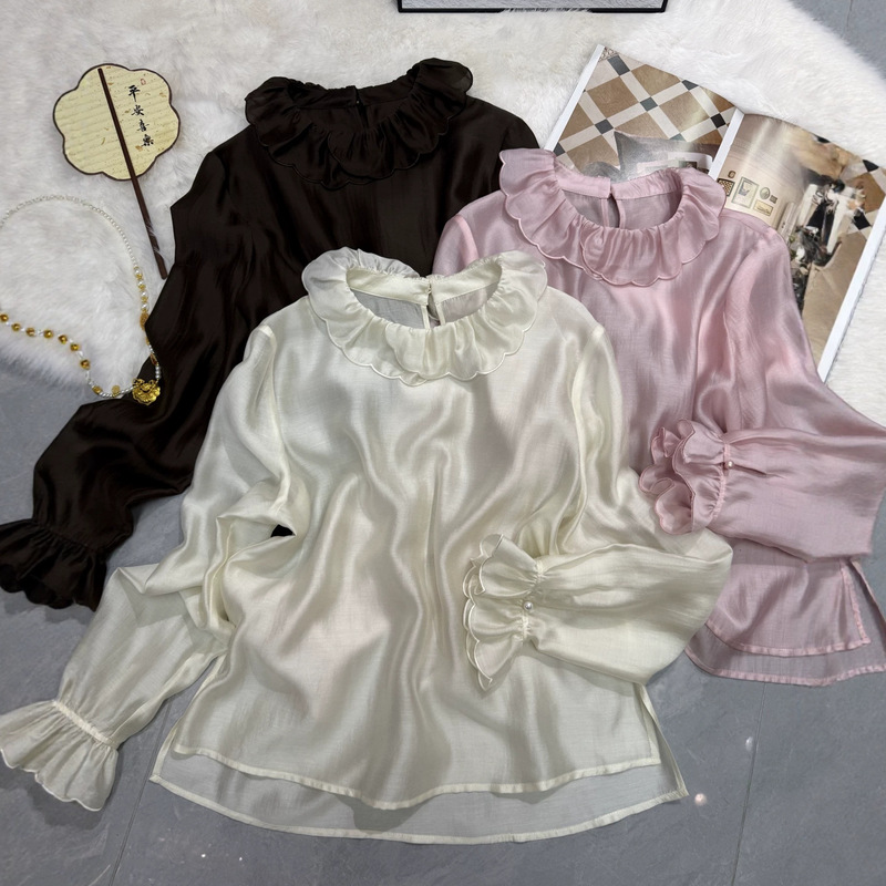 Autumn French-style ruffled silk blouse with delicate lace collar, flared sleeves, loose fit, and slimming effect, perfect as an inner layer or base shirt