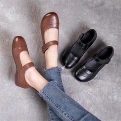 First-layer cowhide women's shoes with TPR soft soles—spring and autumn genuine leather casual slip-on sneakers with Velcro for moms and seniors, featuring a round toe.