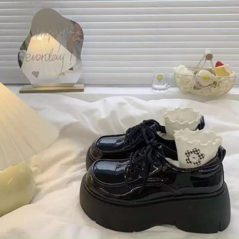 Женские чёрные кожаные туфли на толстой подошве с низким вырезом, новинка 2025 года, нишевый ретро-британский стиль, увеличивающие рост лоферы на платформе JK.