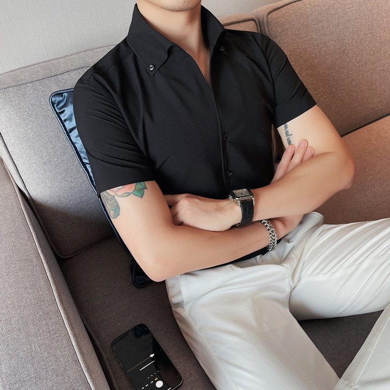 검은 색 짧은 소매