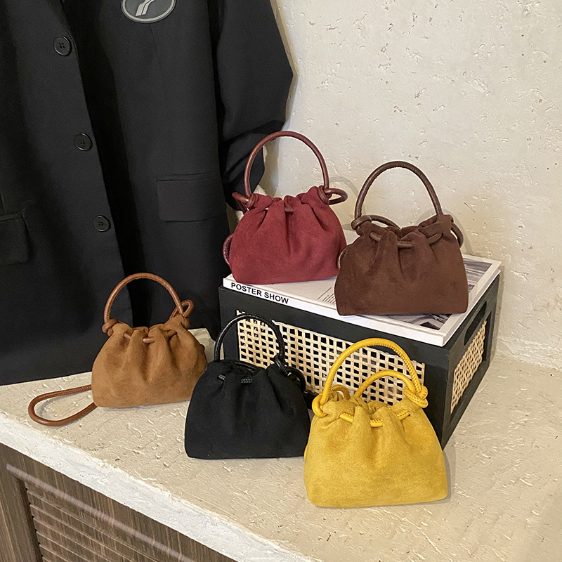 Bolsa de hombro simple de color sólido para niños y niñas, bolsas de nube de mano para niños, otoño y invierno, nuevas bolsas para niños de peluche