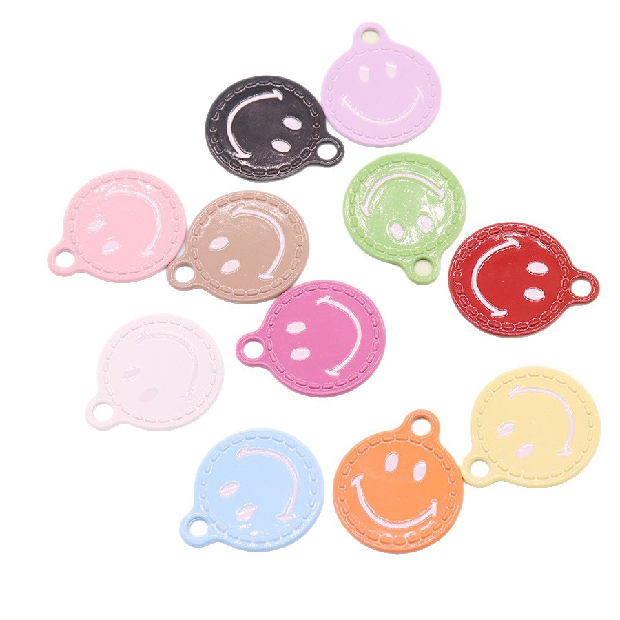 Ventas transfronterizas de color sonriente aleación de pulverización pintada sonrisa dulce colgante DIY auriculares collares joyas accesorios