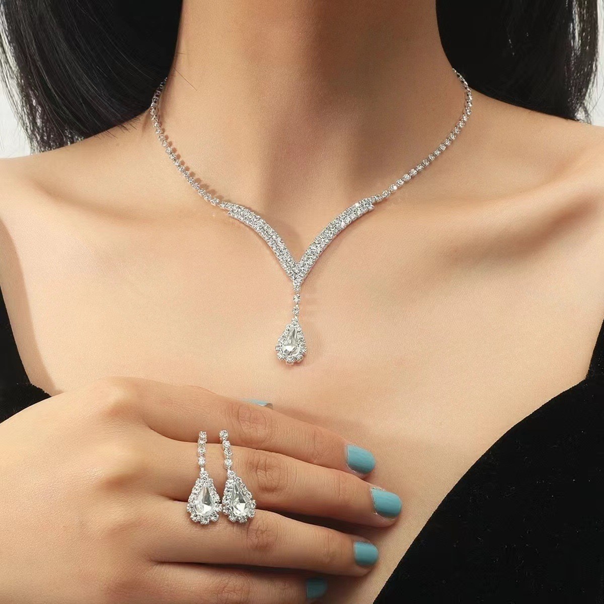 Set gioielli da sposa con collana e orecchini eleganti_voghion.com