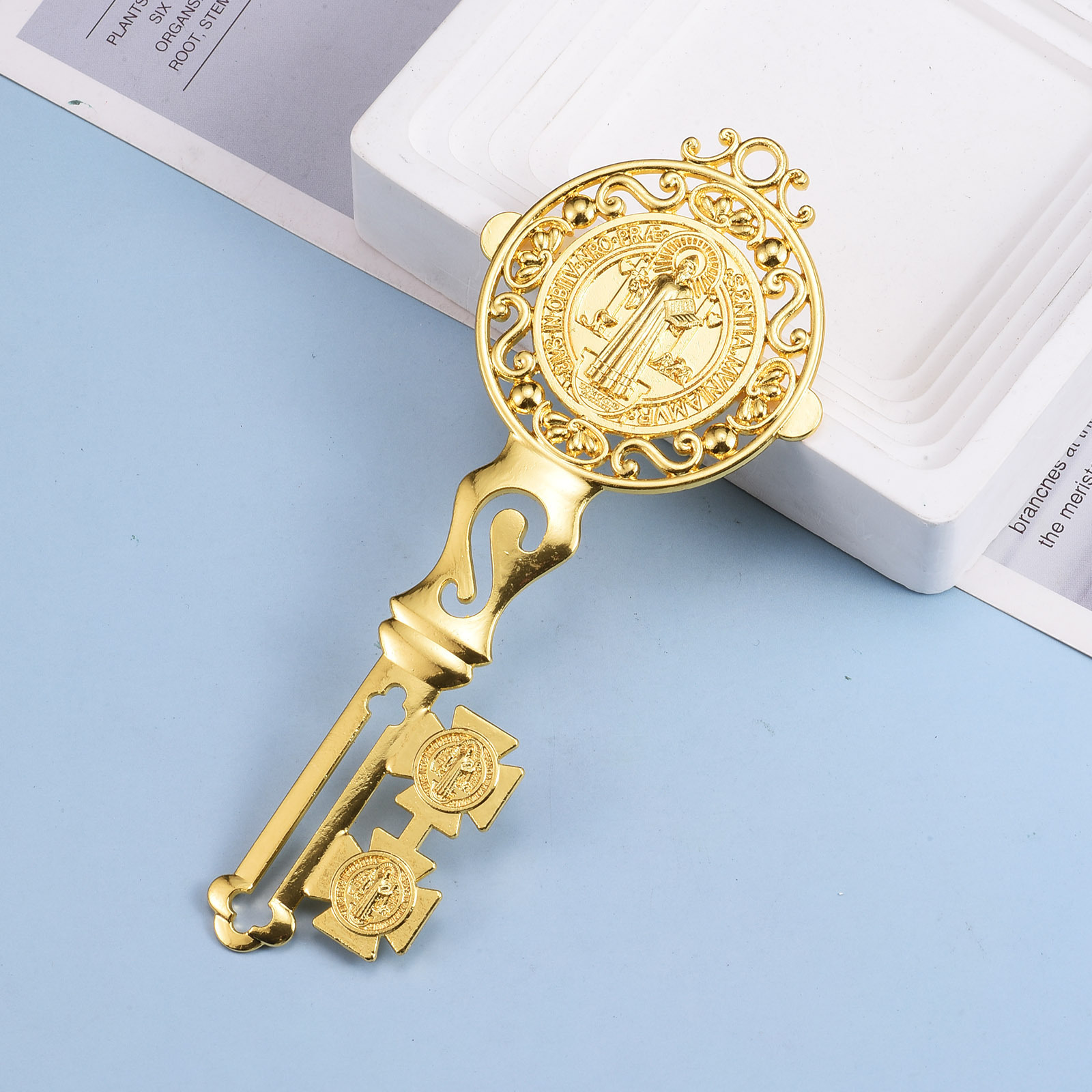 Colgante en forma de llave grande de San Benito de aleación transfronteriza
