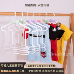 子供用ハンガー蝶赤ちゃんスーツ子供服店子供服子供カラープラスチックワンピース赤ちゃん服サポート