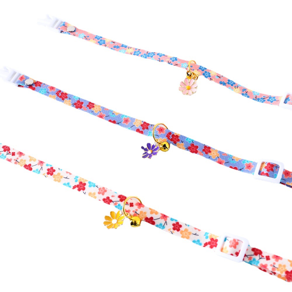 Perro mascota gato collar de campana que osos Teddy ajustable anti-asfixia flores margaritas japonesas y collar de viento