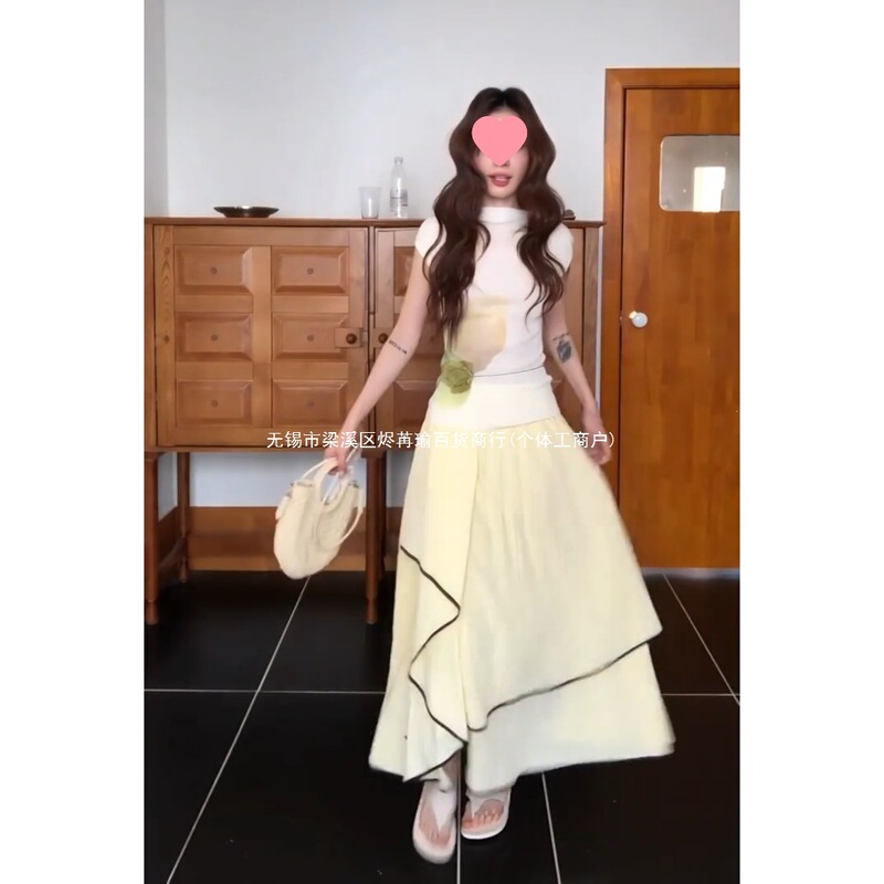 Gentle Style Cream-Colored Knitted Top and Skirt Summer Set, Pure and Sexy Style, Slim-Fitting Short-Sleeved Skirt with a Stylish Vibe